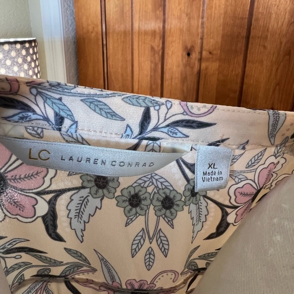 Perfect spring blouse - Picture 3 of 5